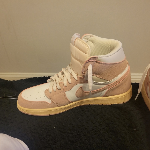 Washed pink jordan 1s - Picture 6 of 6
